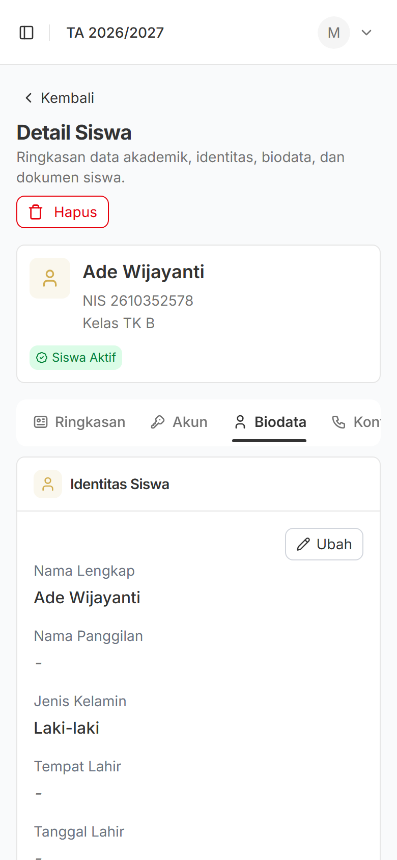Halaman biodata lengkap siswa di ponsel